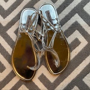 Sliver flip flops with heel strap